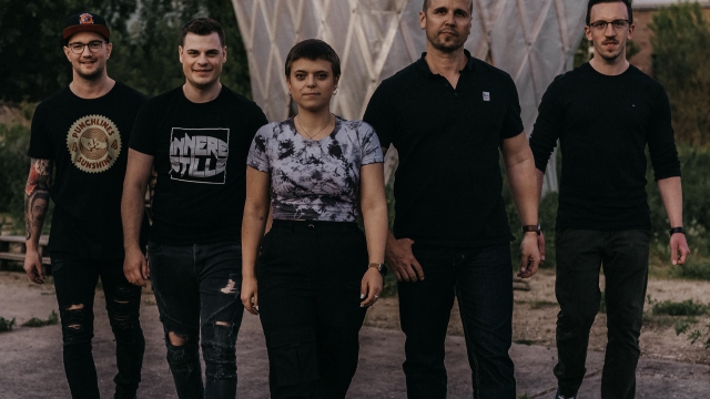 Karlsunruhe: Innere Stille + Lila Loudness + Tom & Band